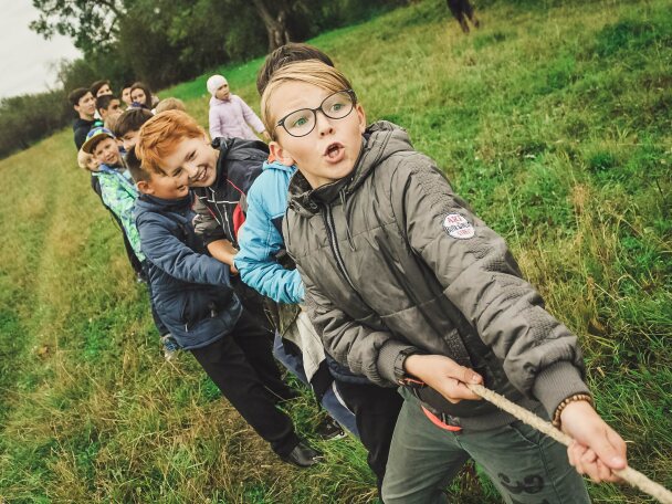 Kinder Seilziehen